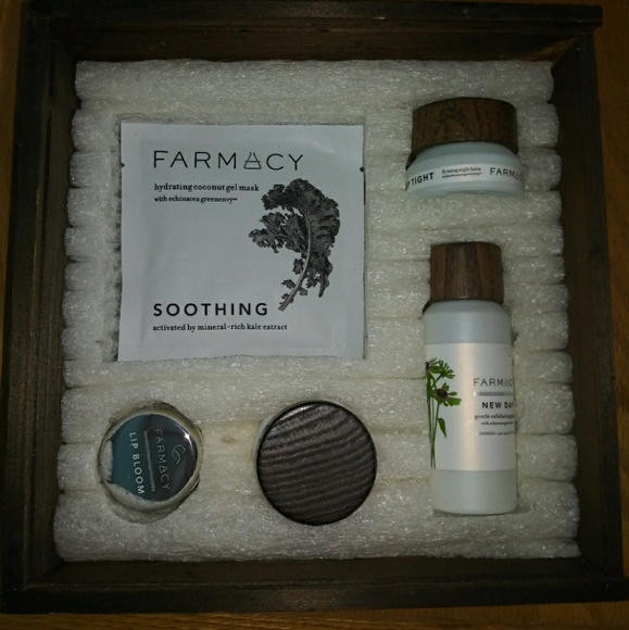 Farmacy Sephora gift box 🍾 - Picture 3 of 3